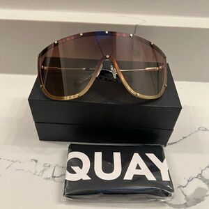 QUAY AUSTRALIA ON SET The SZA Edit Brushed Gold Frame / Camel Gradient Lens NWT